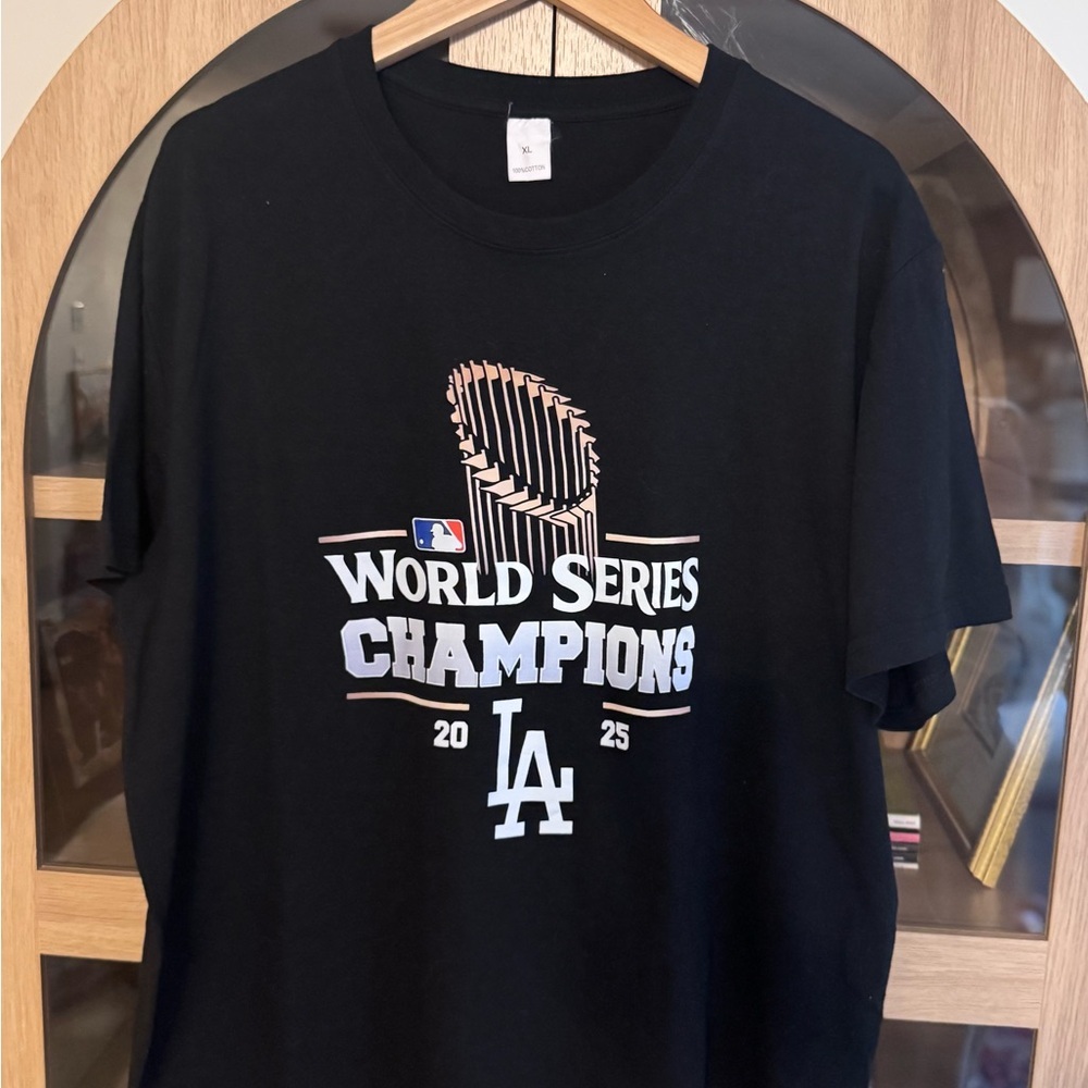 Los Angeles Dodgers World Series Champions Black T-Shirt XL | MLB Baseball - Picture 2 of 5
